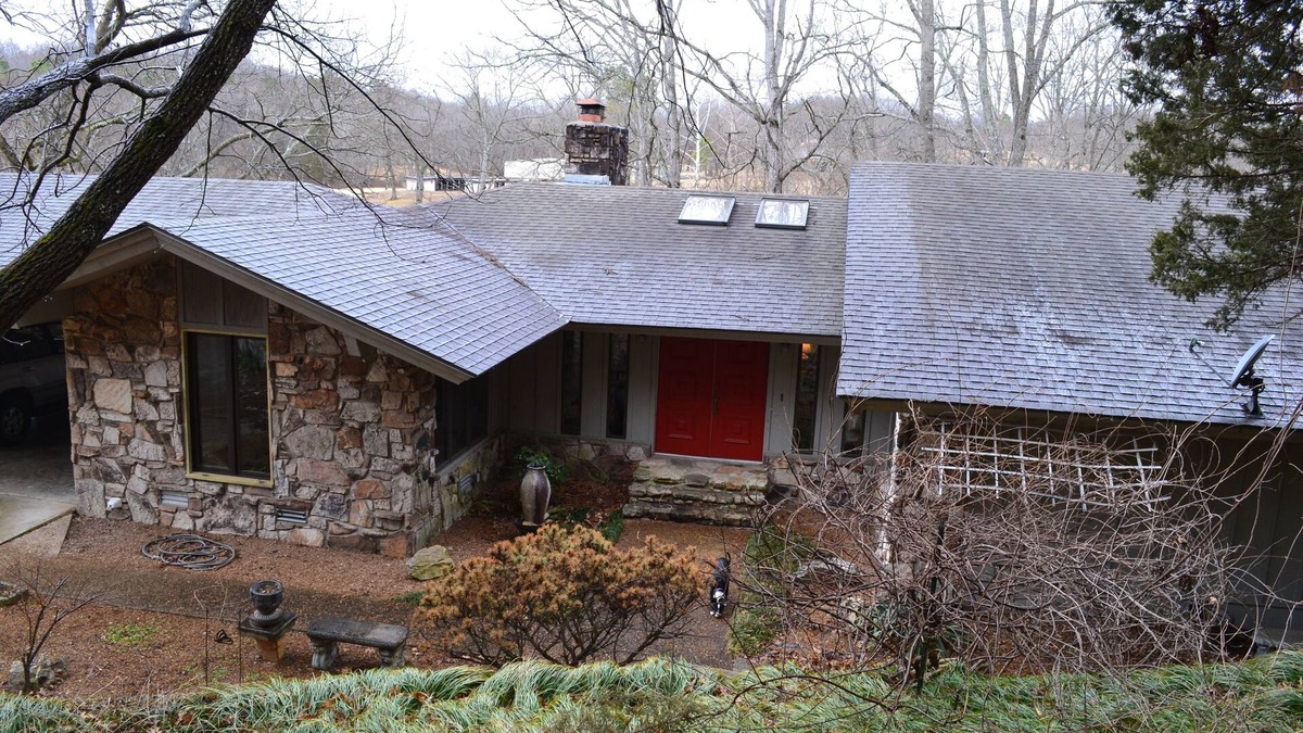 Cherokee Village House | Riverfront, golf course retreat with pool!