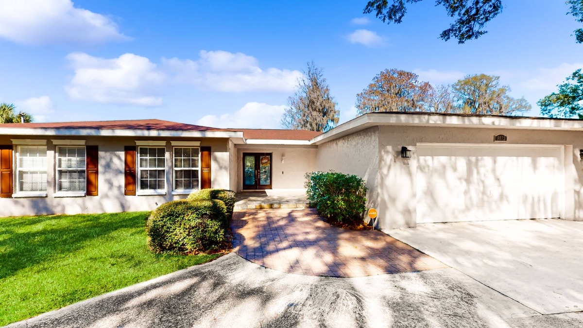 Bearss Plaza House | Riverfront home near downtown Tampa with panoramic river views, streaming, W/D