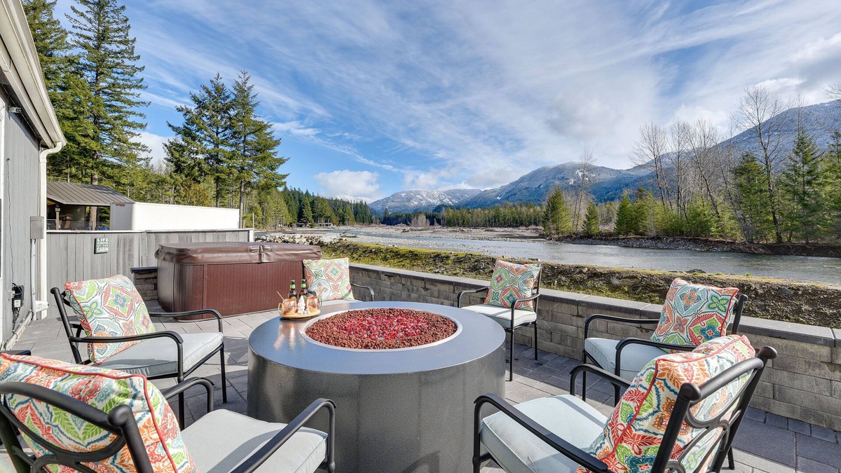 Packwood House | Riverfront Home w/Deck, Near Mount Rainier!