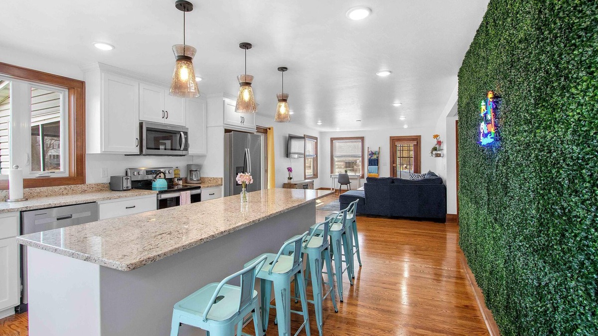 Oconto House | Riverfront Kayaks Bay Access Sleeps 15