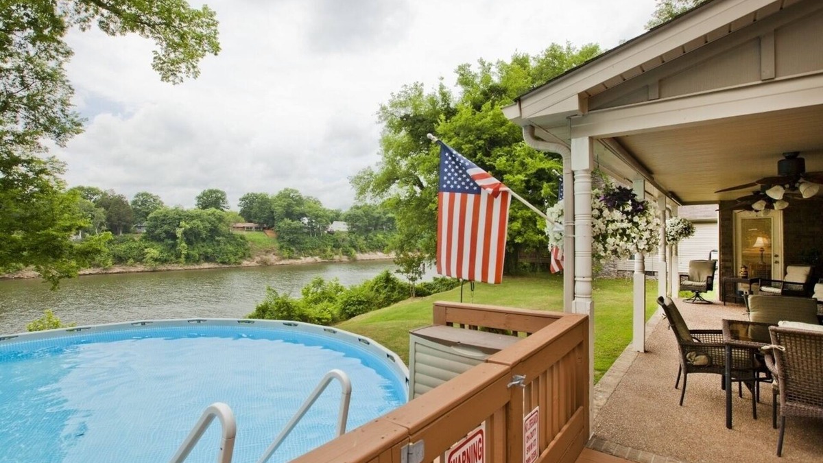 Pennington Bend House | Riverfront, Kayaks, Boat Dock, Games, Pool, Hot Tub, 10 Min To Dwntwn Nashville!