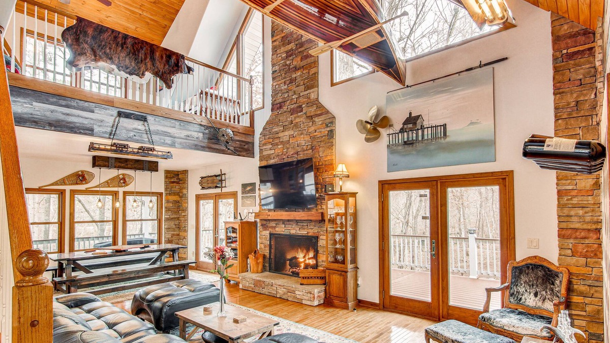 Rutherfordton House | Riverfront Lake Lure Lodge w/Deck on 13 Acres