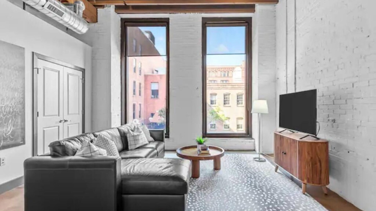 Downtown St. Louis Apartment | Riverfront Loft-Parking-Clubhouse-Gym-Deck