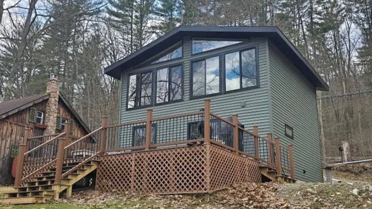 Tidioute Ski Chalet | Riverfront Modern Chalet Year Round, Pet Friendly