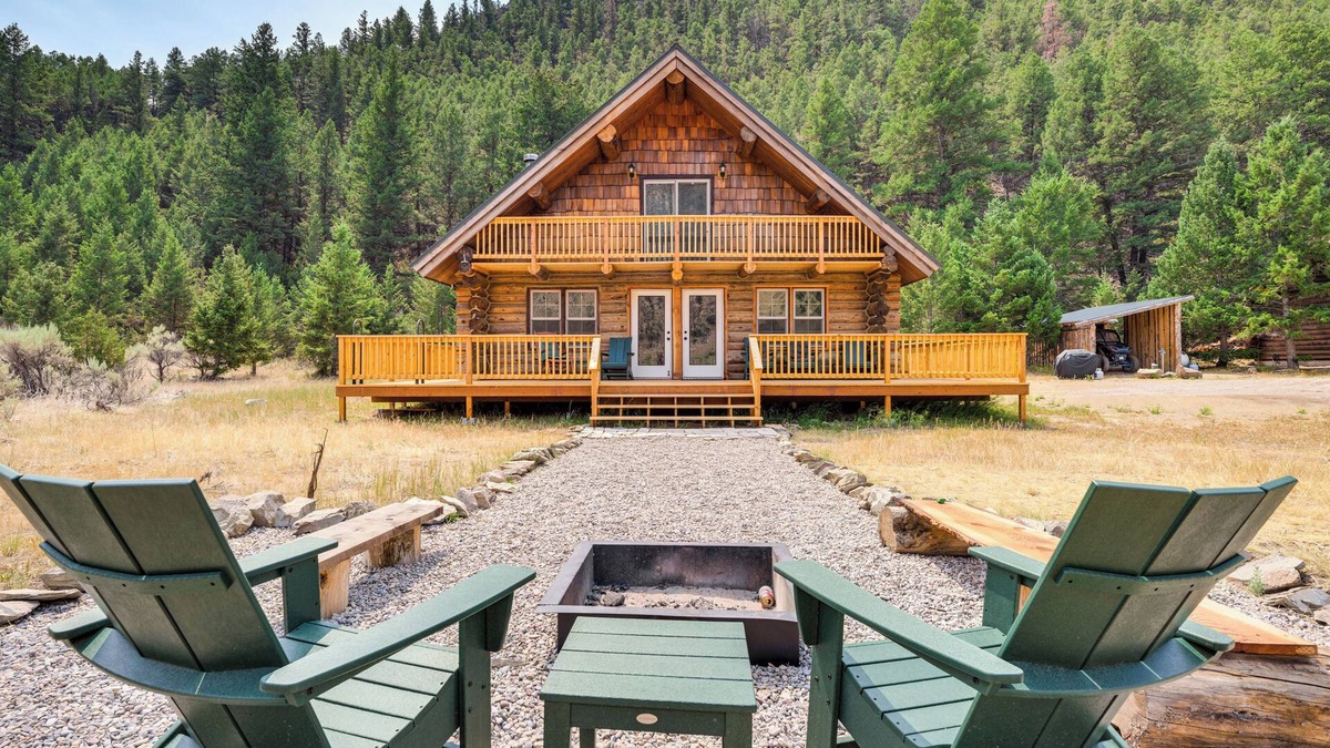 Beaverhead County Cabin | Riverfront Montana Log Cabin w/Mountain Views!
