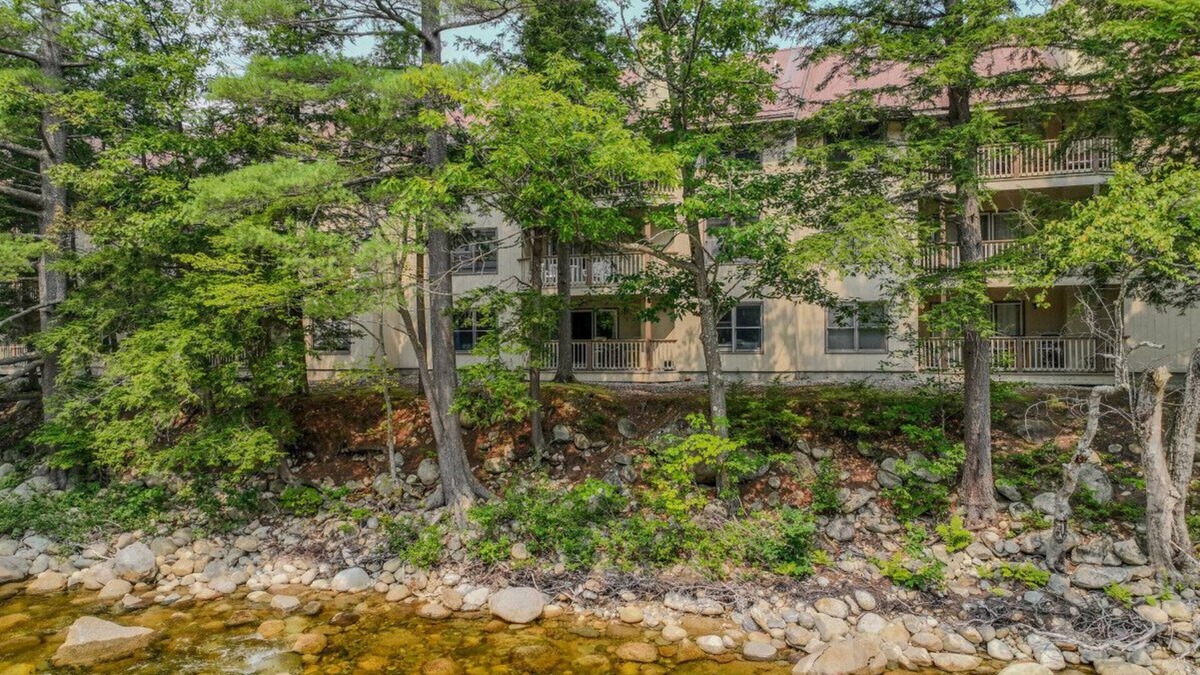 Lincoln Apartment | Riverfront Oasis at Loon