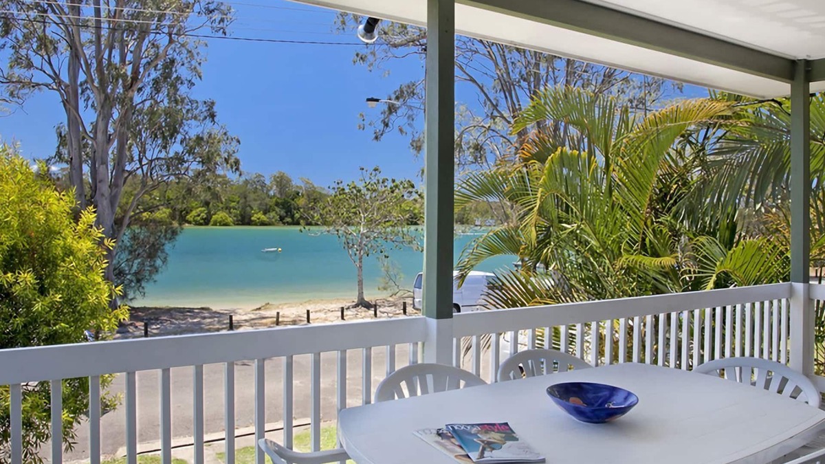 Tewantin House | Riverfront - Pet Friendly - Tewantin