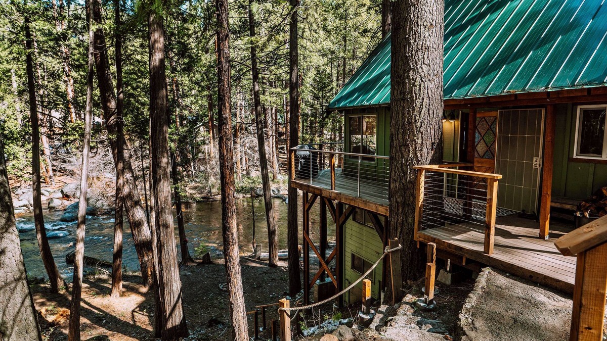 Kyburz Cabin | Riverfront! Pet-Friendly A-Frame Cabin - 25min to Sierra @ Tahoe