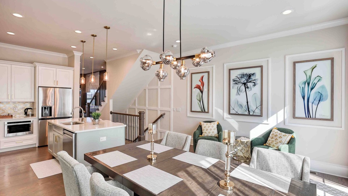 Hitch Village - Fred Wessels Homes House | Riverfront Retreats, Downtown