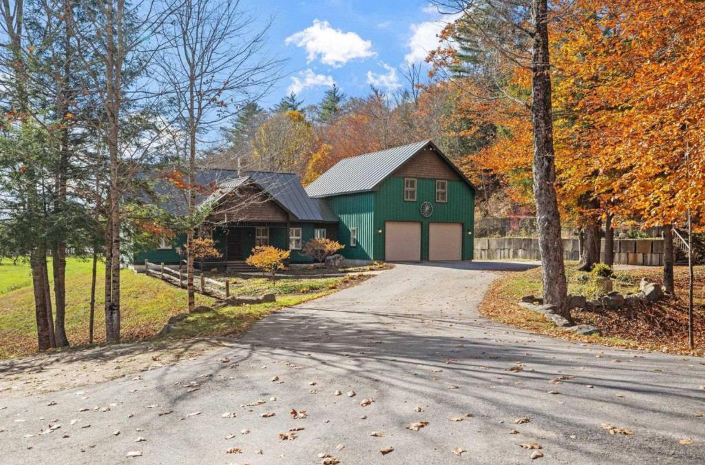 Campton Villa | RiverNest - 1700 feet of Private Frontage on the Pemi River - 25 Acres, Sleeps 16, Close to Golf, Skiing, Hiking