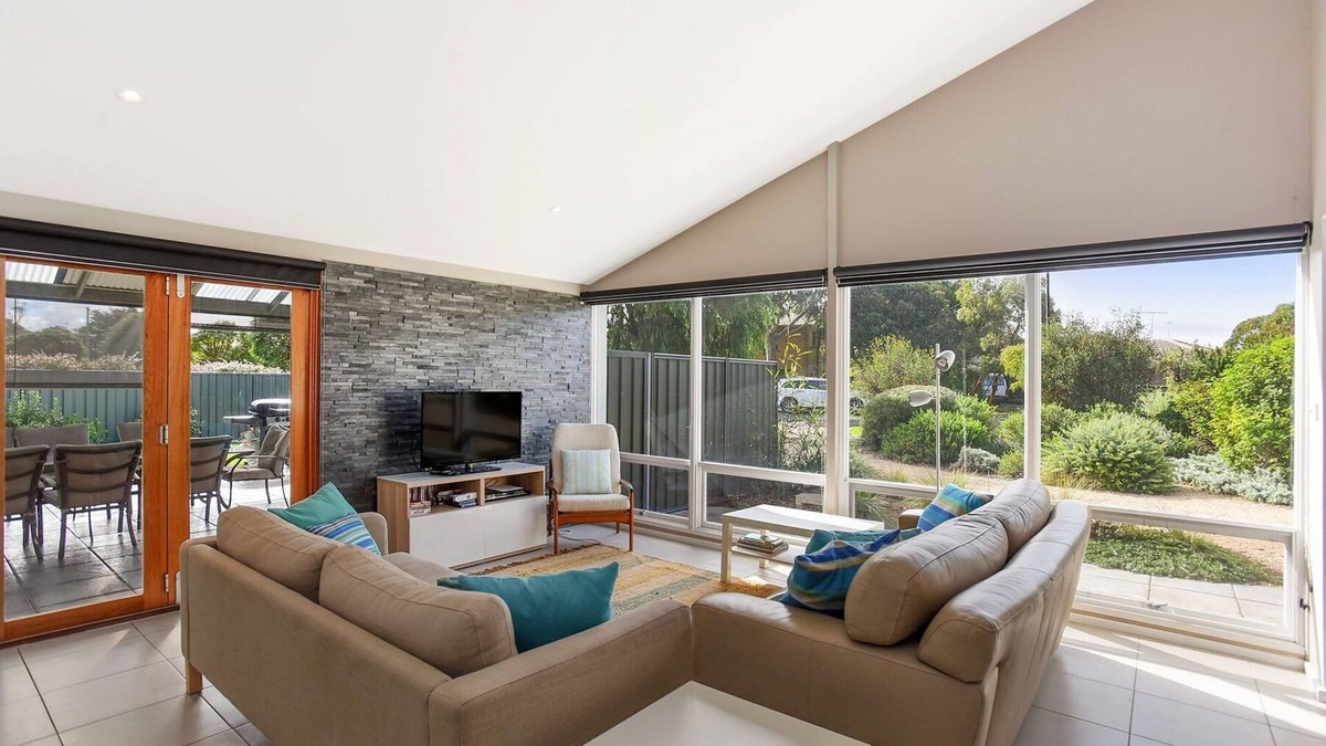 Goolwa South House | Riverport Retreat - Pet Friendly, close to the river, free Wifi + linen included