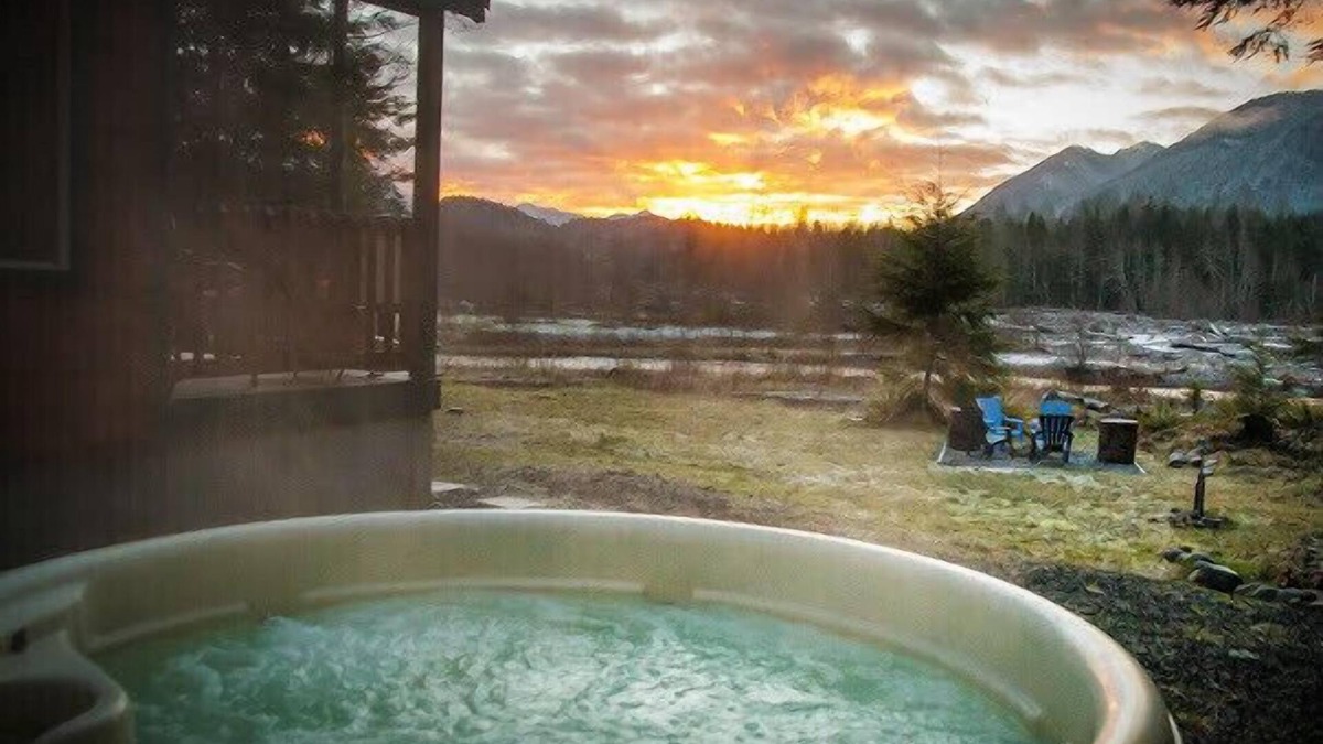 Ashford Cabin | Rivers Edge A River Front cabin with Majestic Mountain View’s