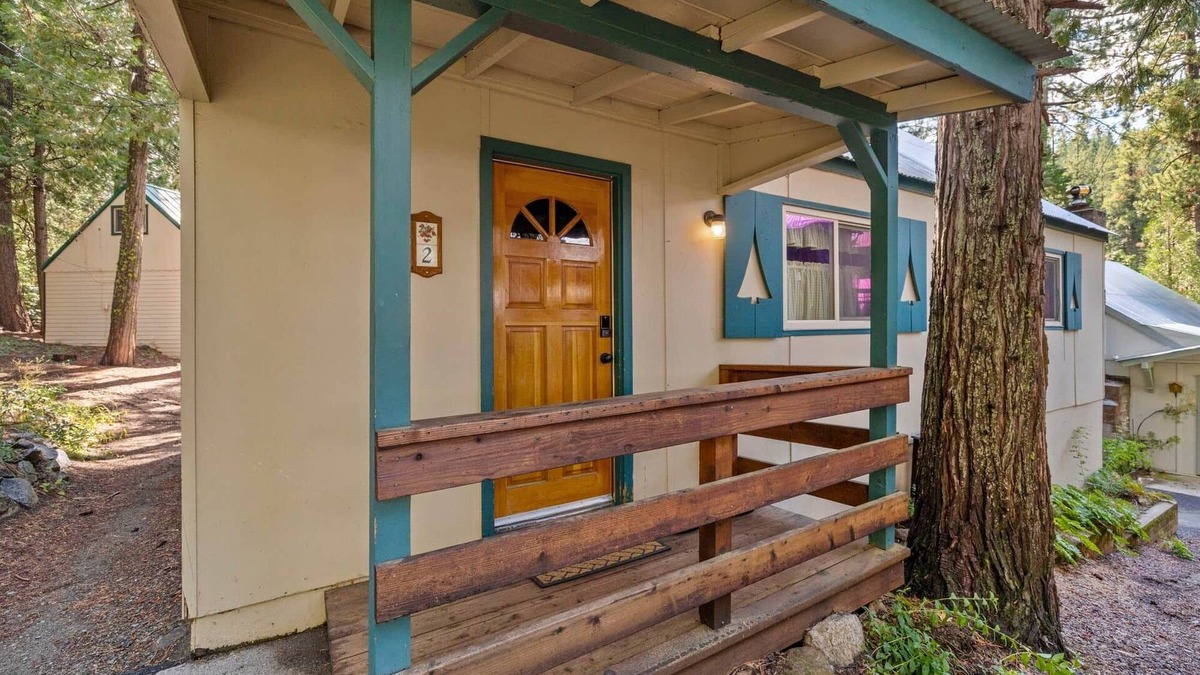 Strawberry Cabin | Rivers Resort Cabin #2