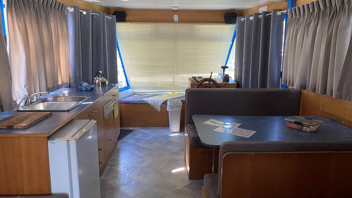 White Sands Boat Rental | Riverside accommodation in tranquil setting