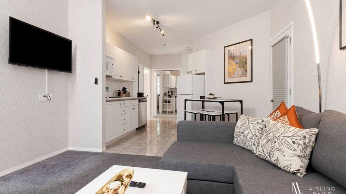 East Kootenay Apartment | Riverside Twin `B` | Cozy | Views | King Bed