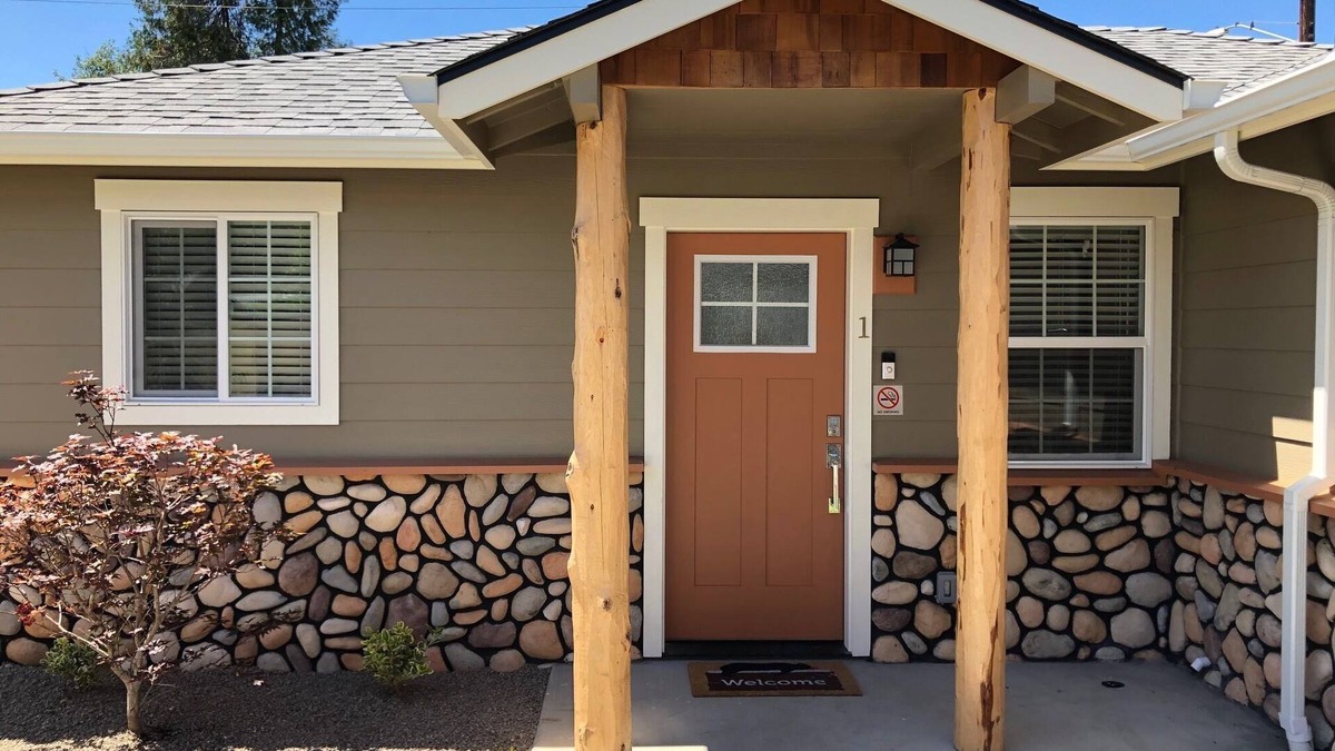 Grants Pass House | Riverside Cabin 1 - (Brand New Construction)