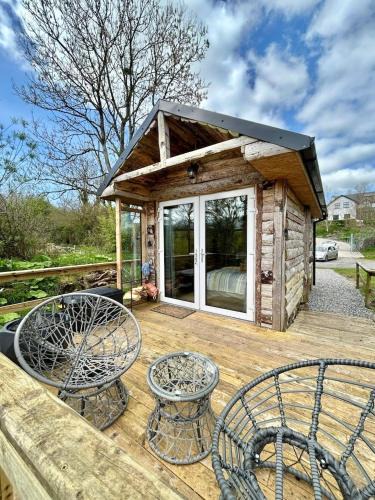 Galbally House | Riverside cabin