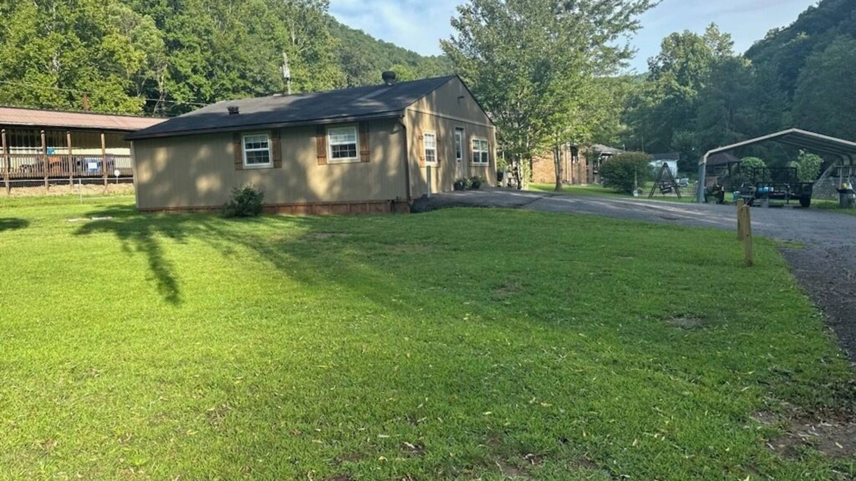 Pineville Cabin | Riverside cabin