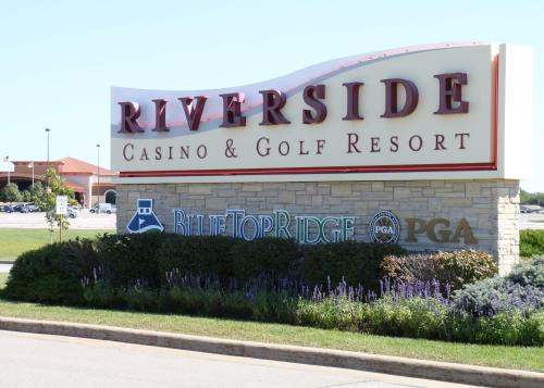 Riverside Resort | Riverside Casino & Golf Resort