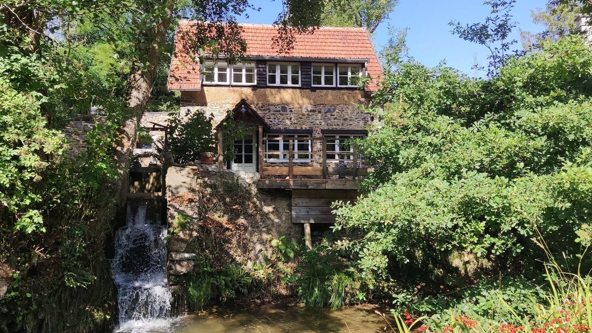 Courcy House | Riverside cottage, 15 mn from the beach, D-Day, ideal for family, quiet and nature