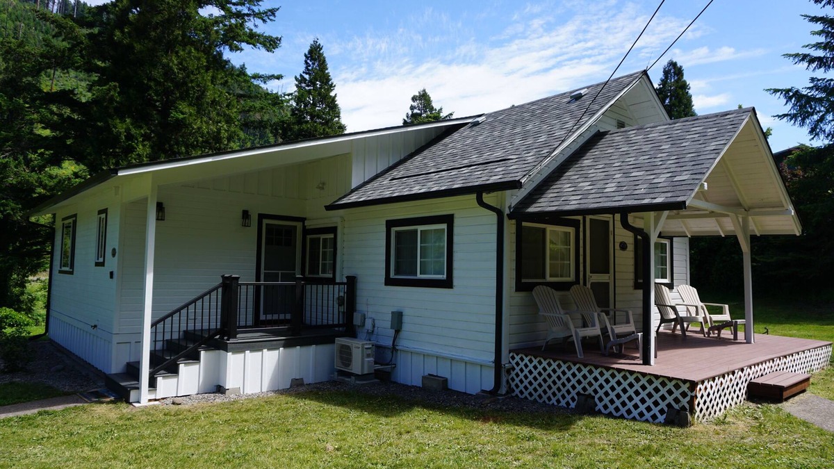 Westfir Cottage | Riverside Cottage: Fish the North Fork of the Willamette-Bike the Alpine Trail!