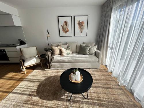 Albert Town Apartment | Riverside Escape