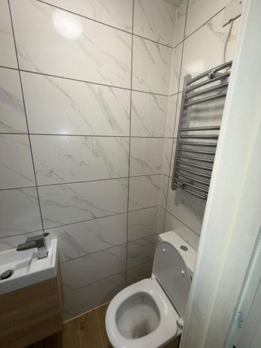 Ravensbury Apartment | Riverside