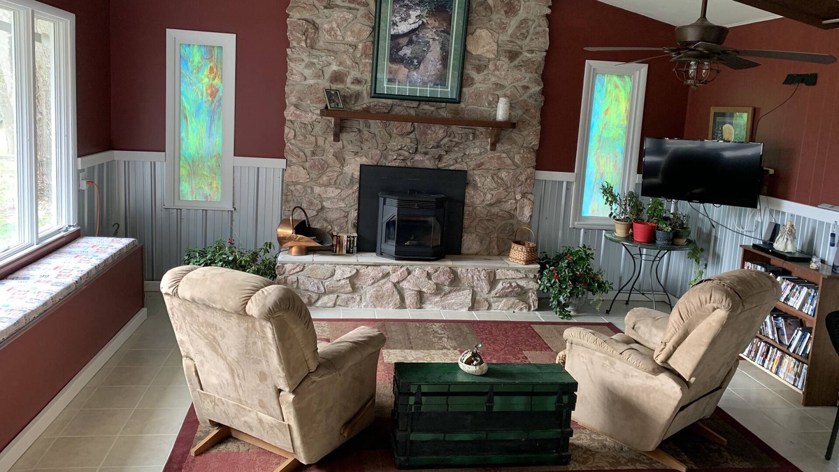 Ozark Cottage | Riverside Guest Cottage and hot tub