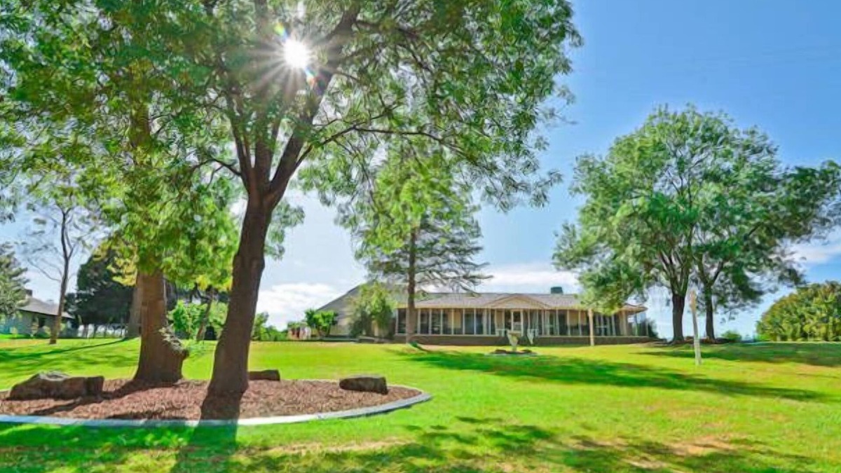 Trentham Cliffs House | Riverside Holiday Home