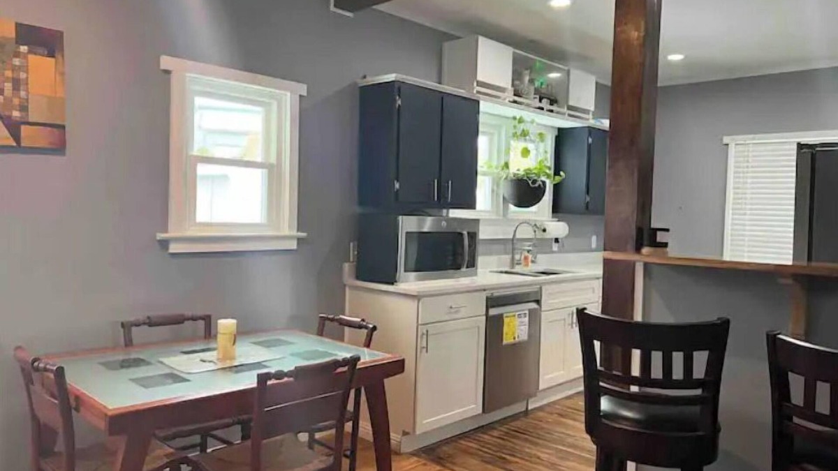 Belmont Historic District House | Riverside Home comfortable & cozy