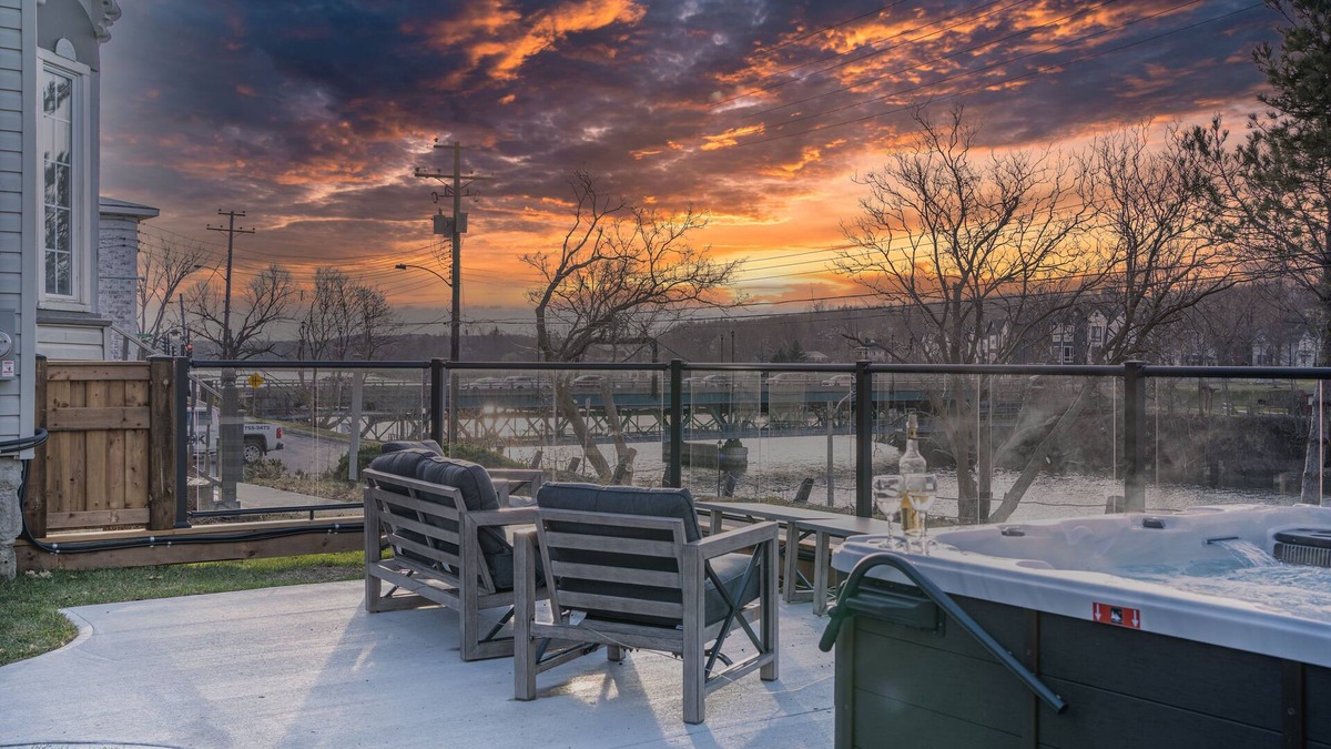 New Glasgow Hotel | Riverside Inn