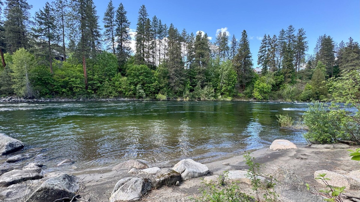 Leavenworth House | Riverside Lodge-Town, River, Hot Tub, WIFI, Dogs OK