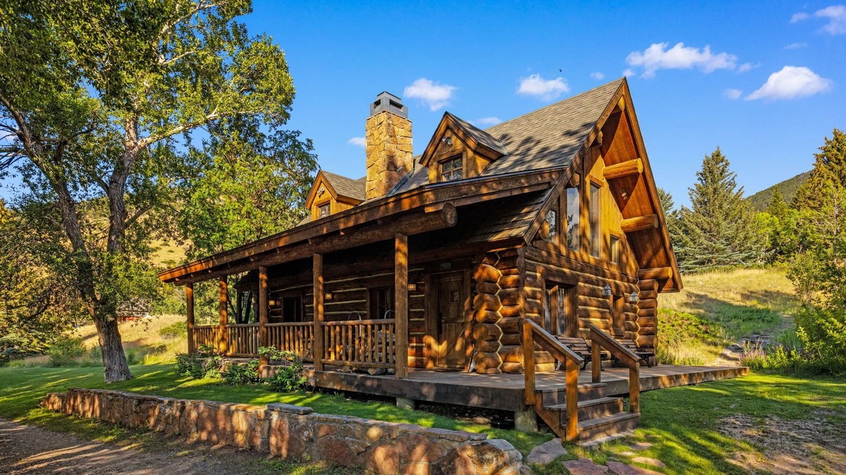Livingston House | Riverside log cabin, pool, pickle ball court, ultimate mountain experience