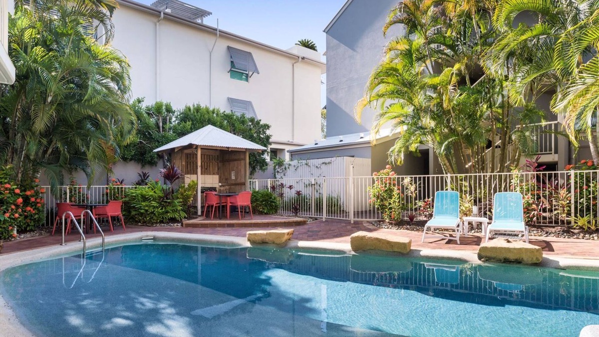 Noosaville Apartment | Riverside Noosa Top floor apartment
