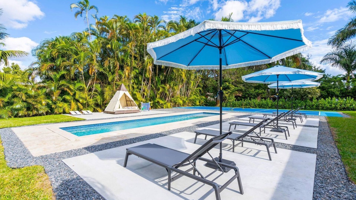 Golden Glades House | Riverside Oasis w/Pool & Pickleball Court