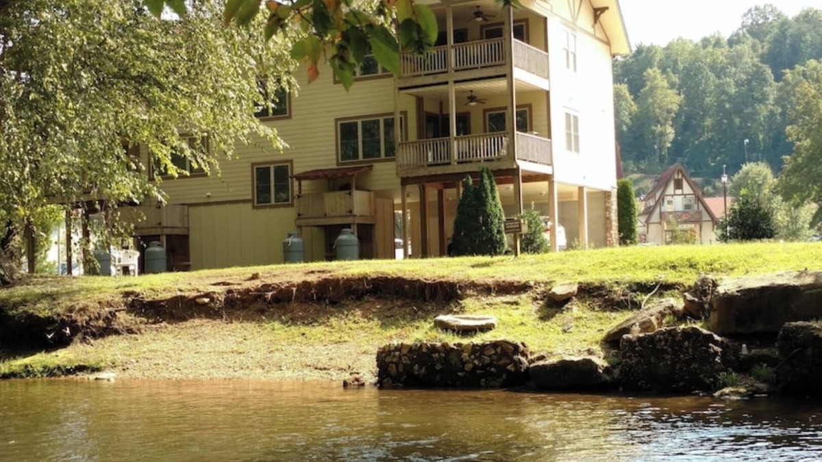 Helen Condo | Riverside Relaxation located steps from downtown & overlooking the Chattahoochie