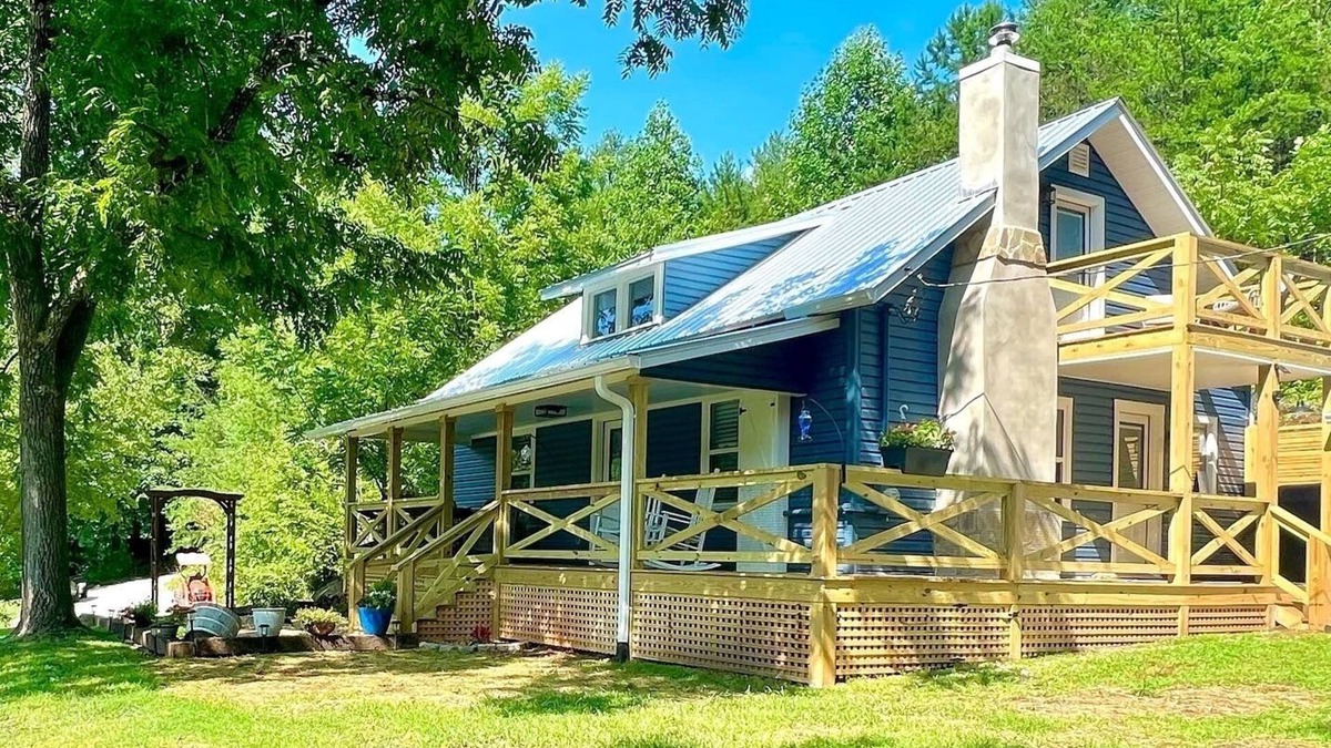 Franklin House | Riverside Relaxer Cottage w/Hot Tub+LRG deck+fireplace, w/Little TN River View