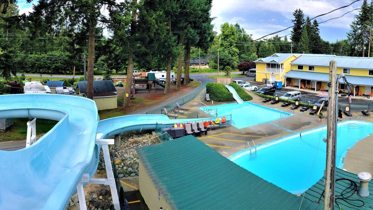 Regional District of Nanaimo Hotel | Riverside Resort & RV Park
