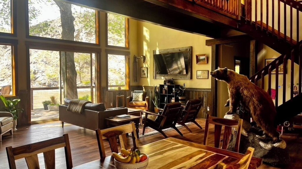 Riggins House | Riverside retreat at Rita Rapids Lodge
