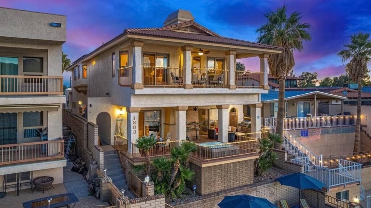 Laughlin House | Riverside Retreat: Spacious 5-Bedroom Getaway in Bullhead City!