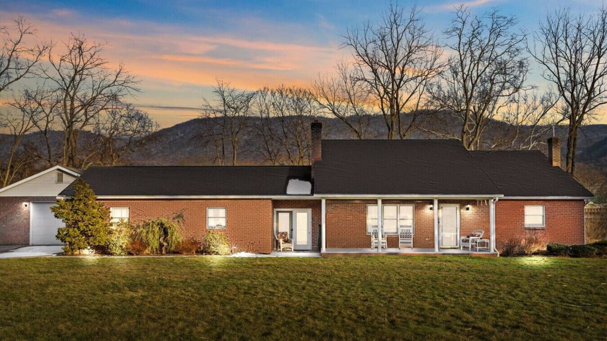 Mattawana House | Riverside Retreat