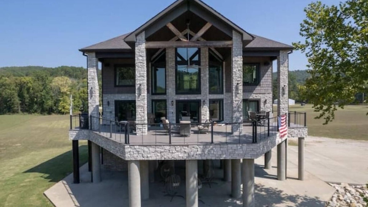 Van Buren Cabin | Riverside Retreat!