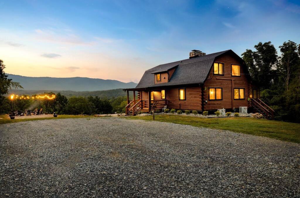 Rileyville House | Riverside Rose Cabin: Luxe*LogCabin*MtnView*Sleeps12*Secluded*Shenandoah