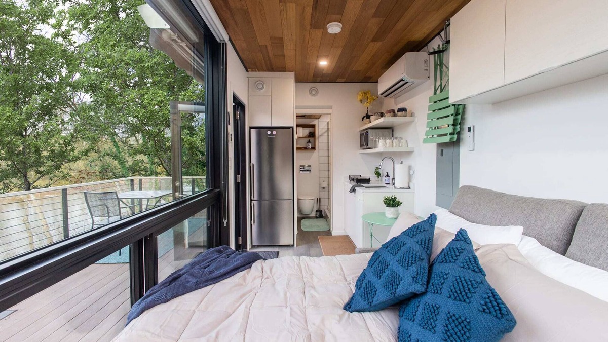 Rileyville Apartment | Riverside Tiny Cabin w Hot Tub, Fire Pit, & Kayaks