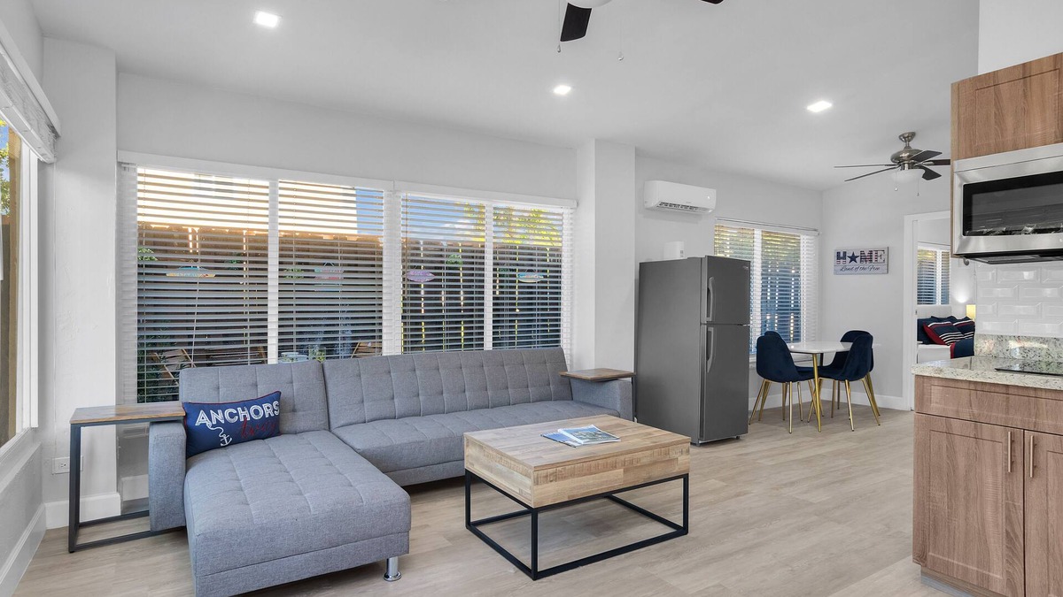 Croissant Park Villa | Riverside villa next to Down Town Ft Lauderdale