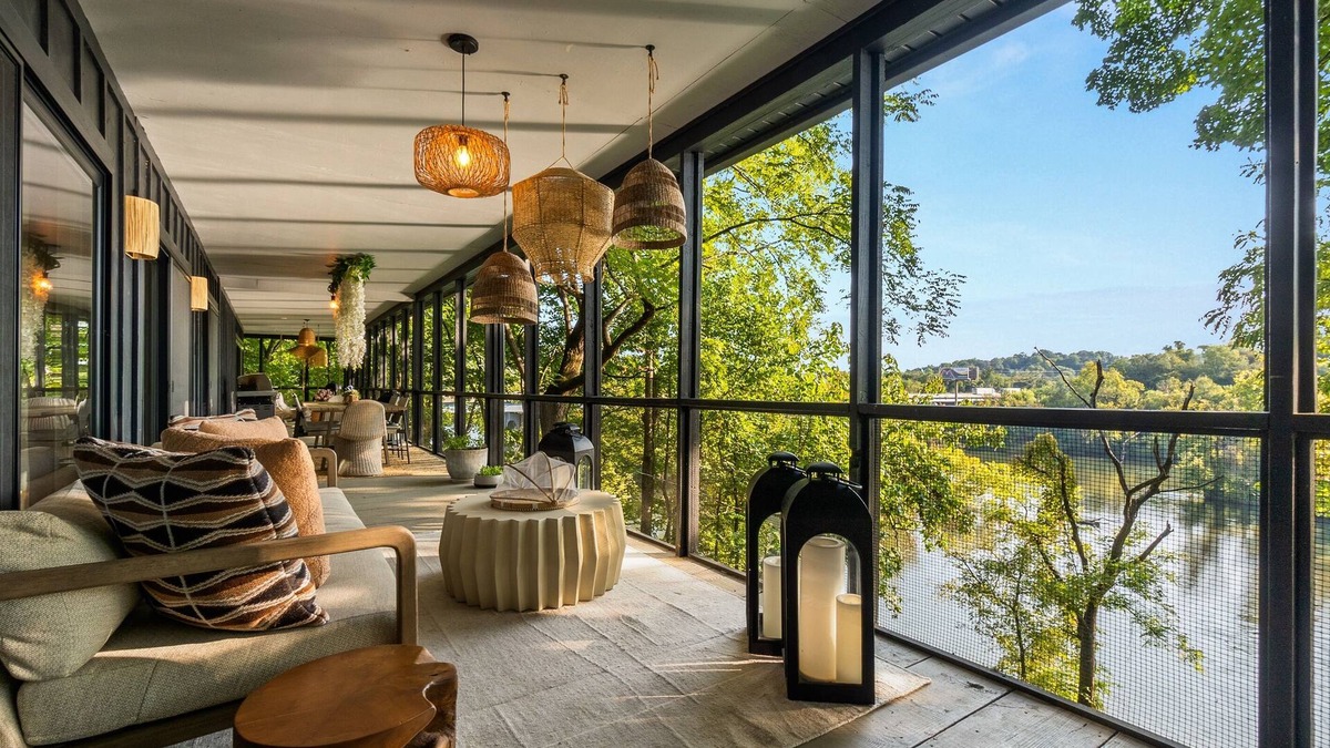 Knoxville House | Riverstone - A Luxury Waterfront Treehouse With Sweeping River Views