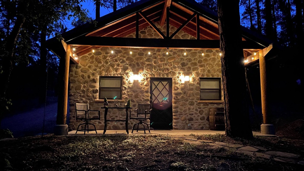 Groom Creek Cottage | Riverstone Cottage, Bright and Airy Forest Retreat