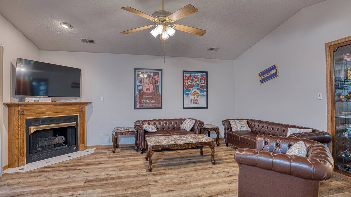 Newburgh Apartment | RiverTown Retro: 1990s Retreat