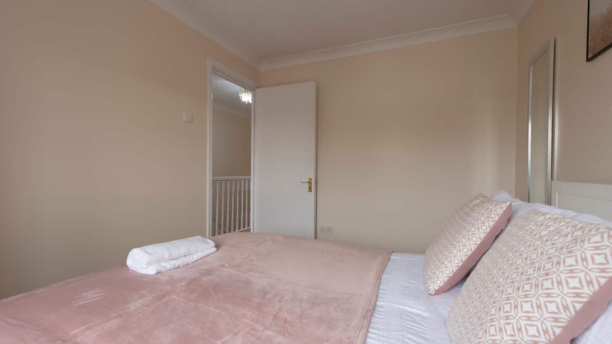 Thamesmead East House | Riverview 5 Bed house in Thamesmead