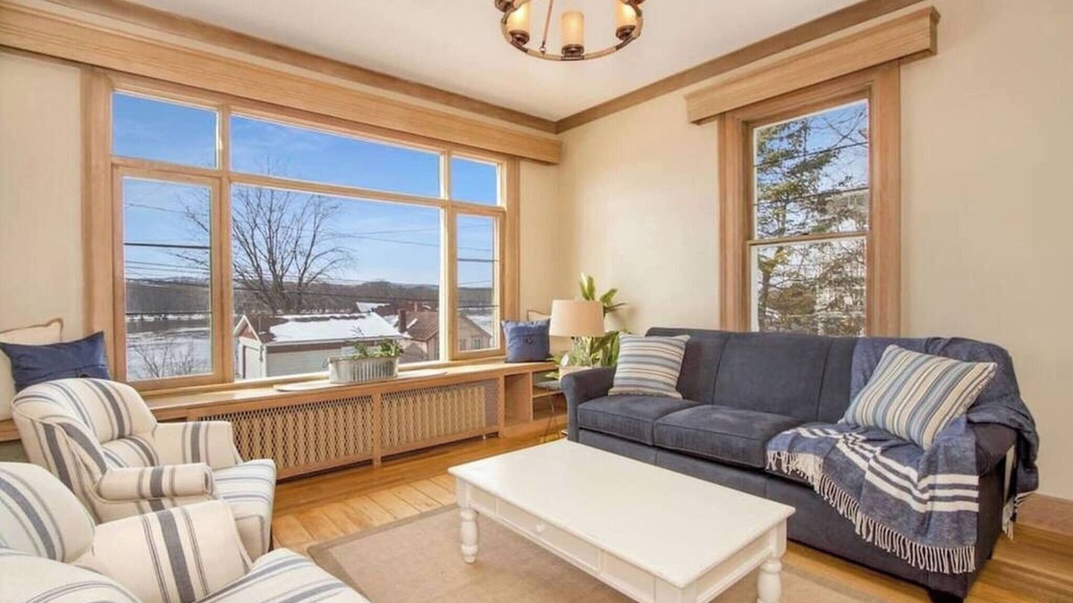 Fountain City Bed & Breakfast | Riverview Apartment - River Road Historic Home